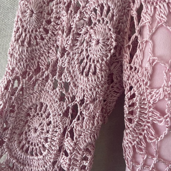 Joseph A Vintage V-neck Pink Crochet Lace Top - Picture 5 of 9
